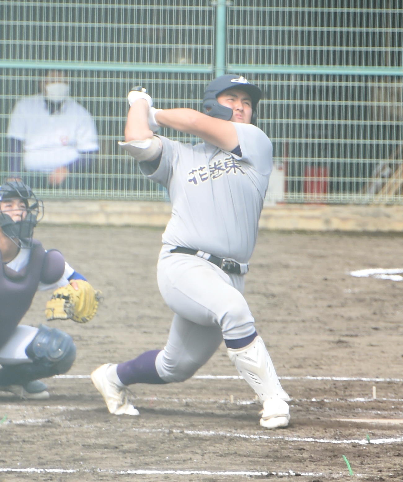 花巻東対花北青雲　2回表花巻東2死一、三塁、右前適時打を放つ佐々木麟（撮影・山田愛斗）