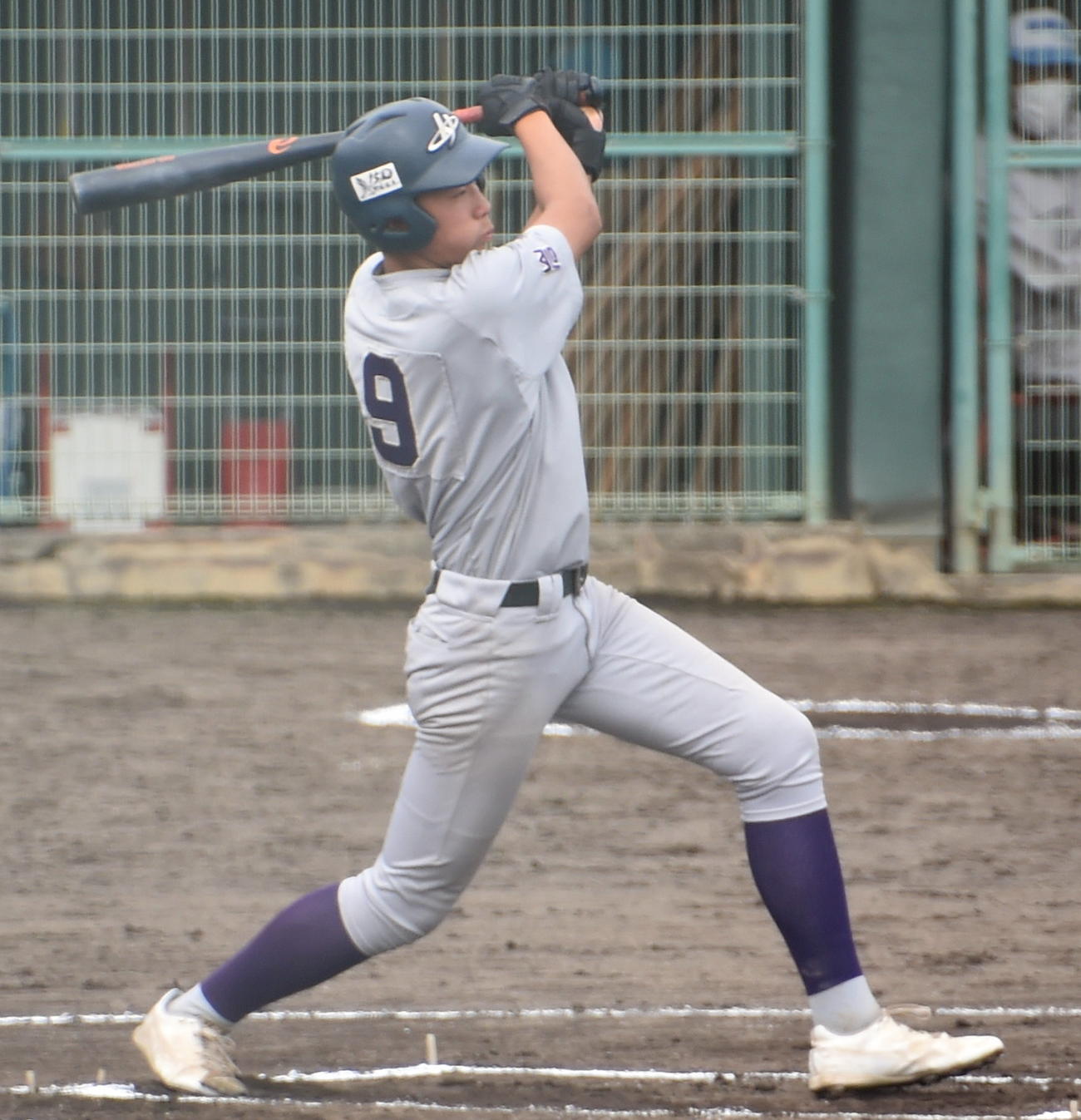 1回表花巻東1死一、二塁、左中間適時二塁打を放つ北條（撮影・山田愛斗）