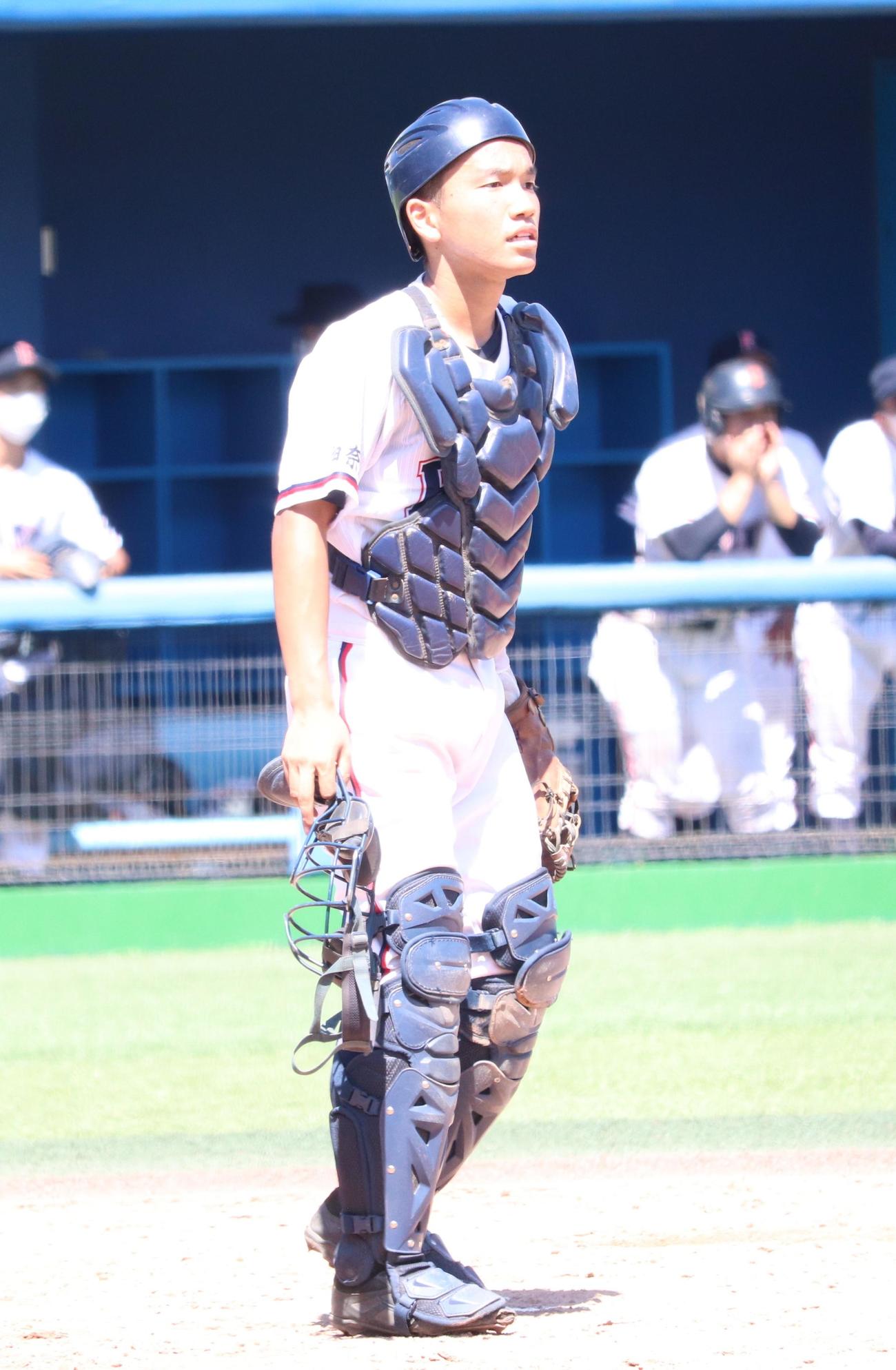 横浜創学館対海老名　背番号2の海老名・角谷（撮影・保坂恭子）