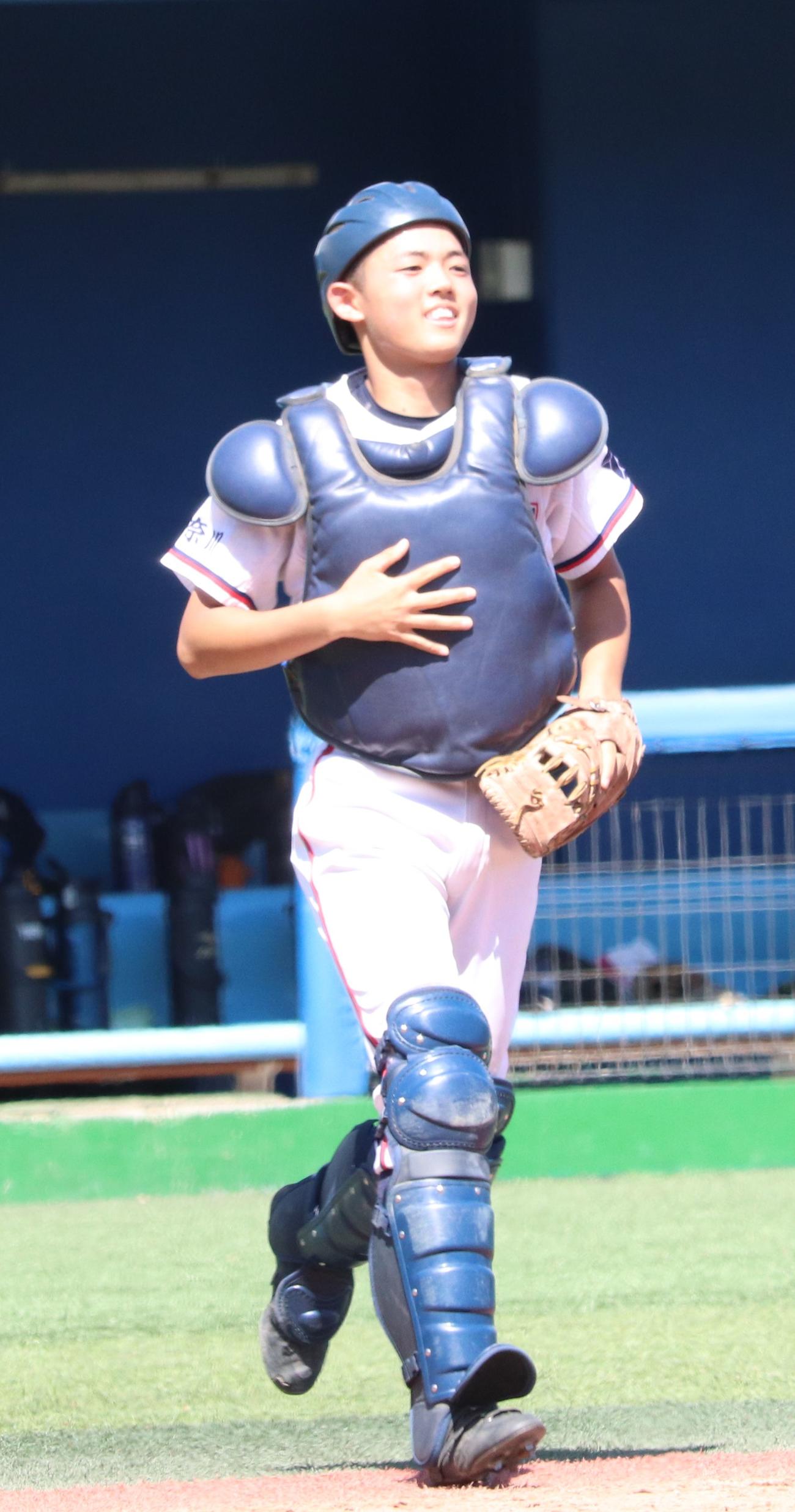 横浜創学館対海老名　背番号6ながら捕手もこなす海老名・斉藤（撮影・保坂恭子）