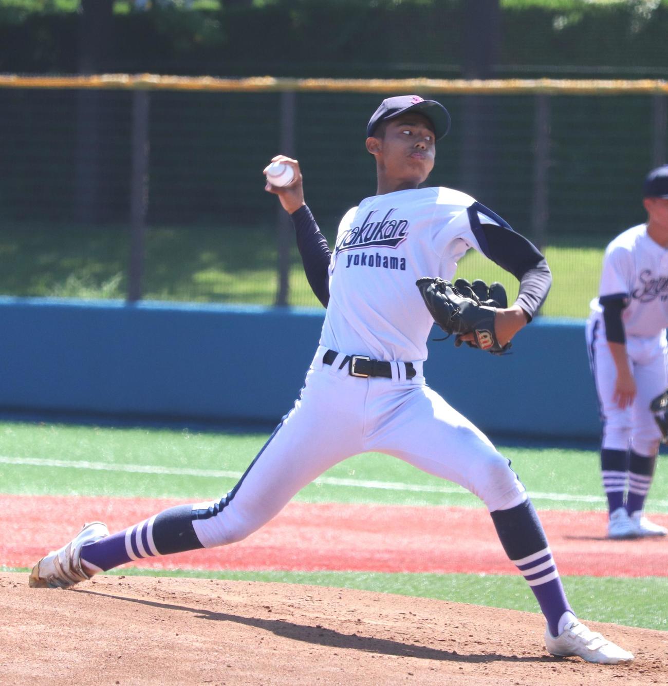 横浜創学館対海老名　先発し7回無失点に抑えた横浜創学館・鈴木（撮影・保坂恭子）