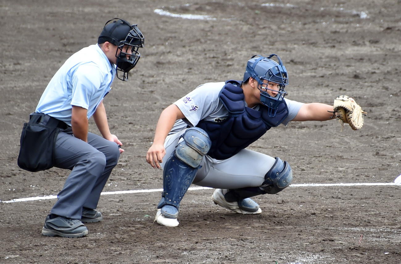 花巻北対花巻東　4回まで捕手のポジションに就いた花巻東・佐々木麟（撮影・山田愛斗）