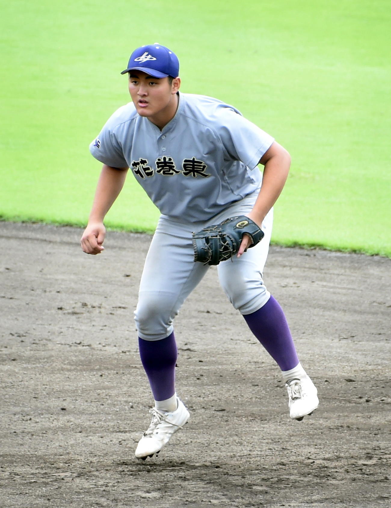花巻北対花巻東　5回から一塁の守備に就く花巻東・佐々木麟（撮影・山田愛斗）