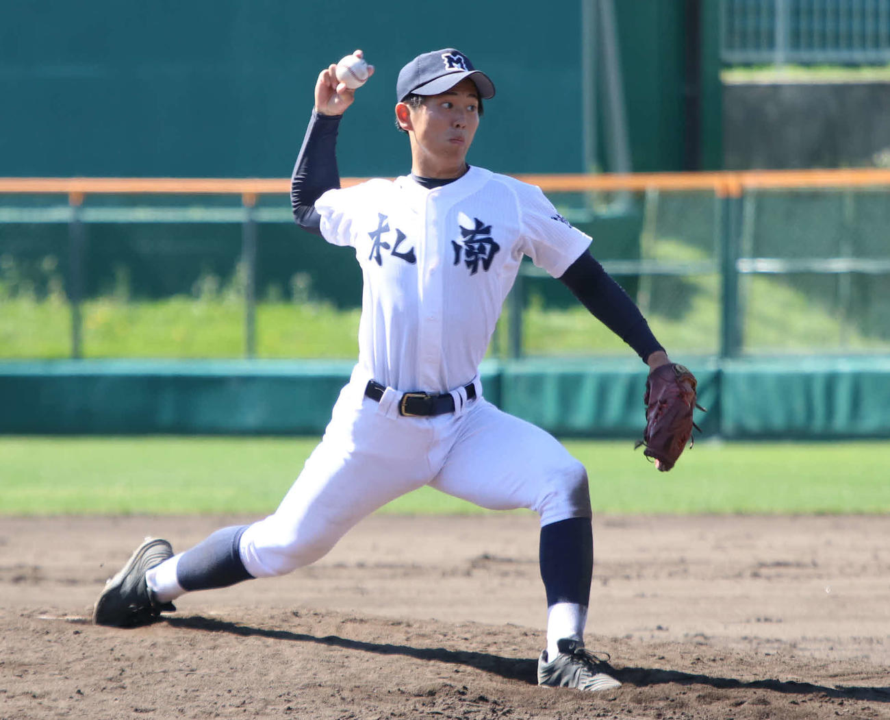 3番手で登板した札幌南・大沢（撮影・山崎純一）