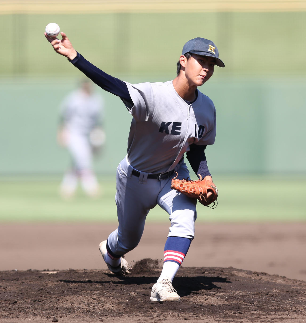 慶応対上矢部　力投する慶応先発の飯田（撮影・宮地輝）