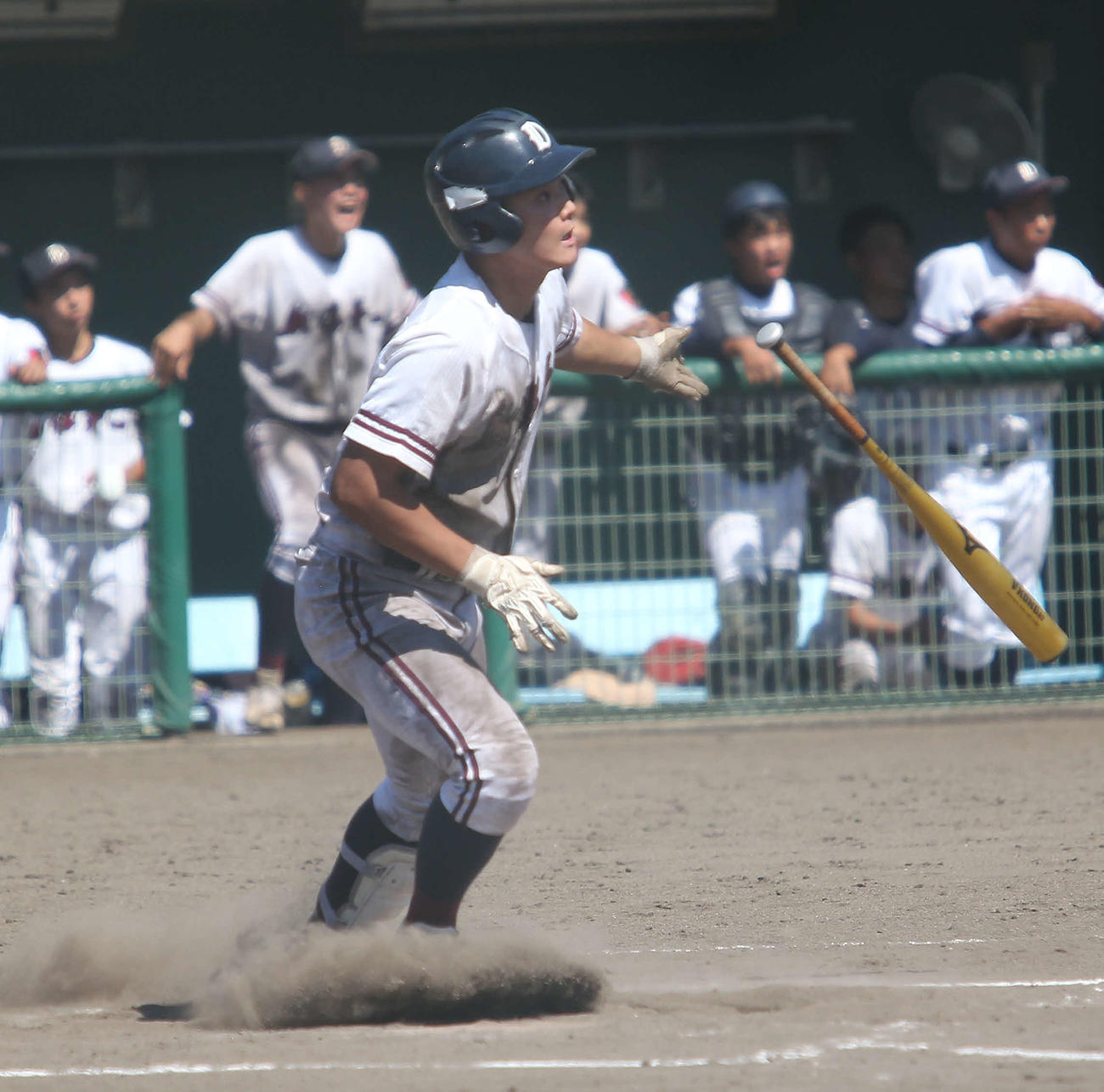 4－4の延長11回2死一、二塁で新潟第一の4番井口が勝負を決める右中間三塁打