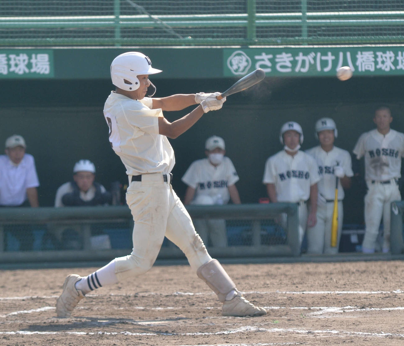 6回、能代松陽・柴田は2点適時打を放つ