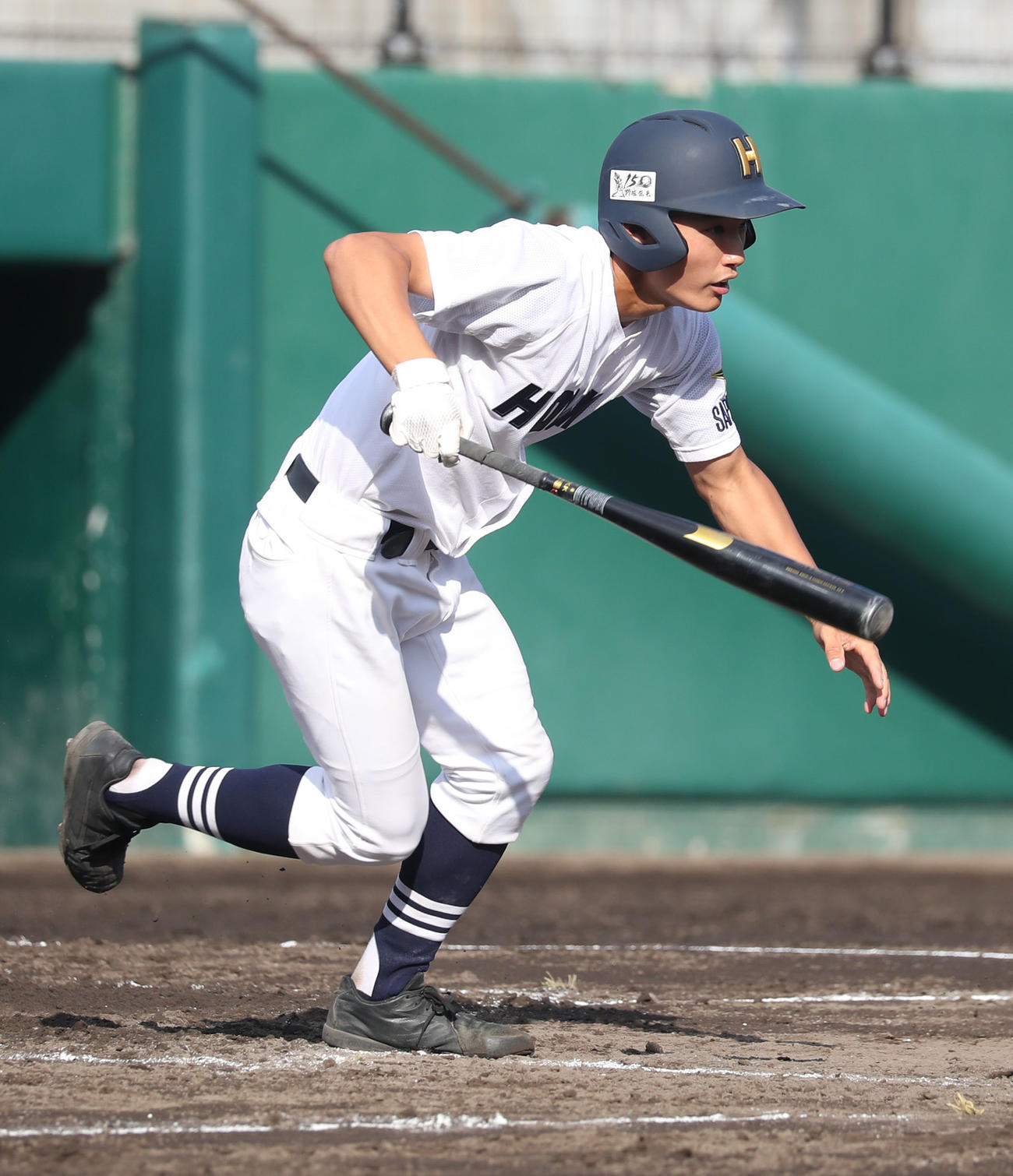 北海対札幌第一　3回表北海2死一、三塁、先制となる適時内野安打を放つ北海・宮下（撮影・佐藤翔太）