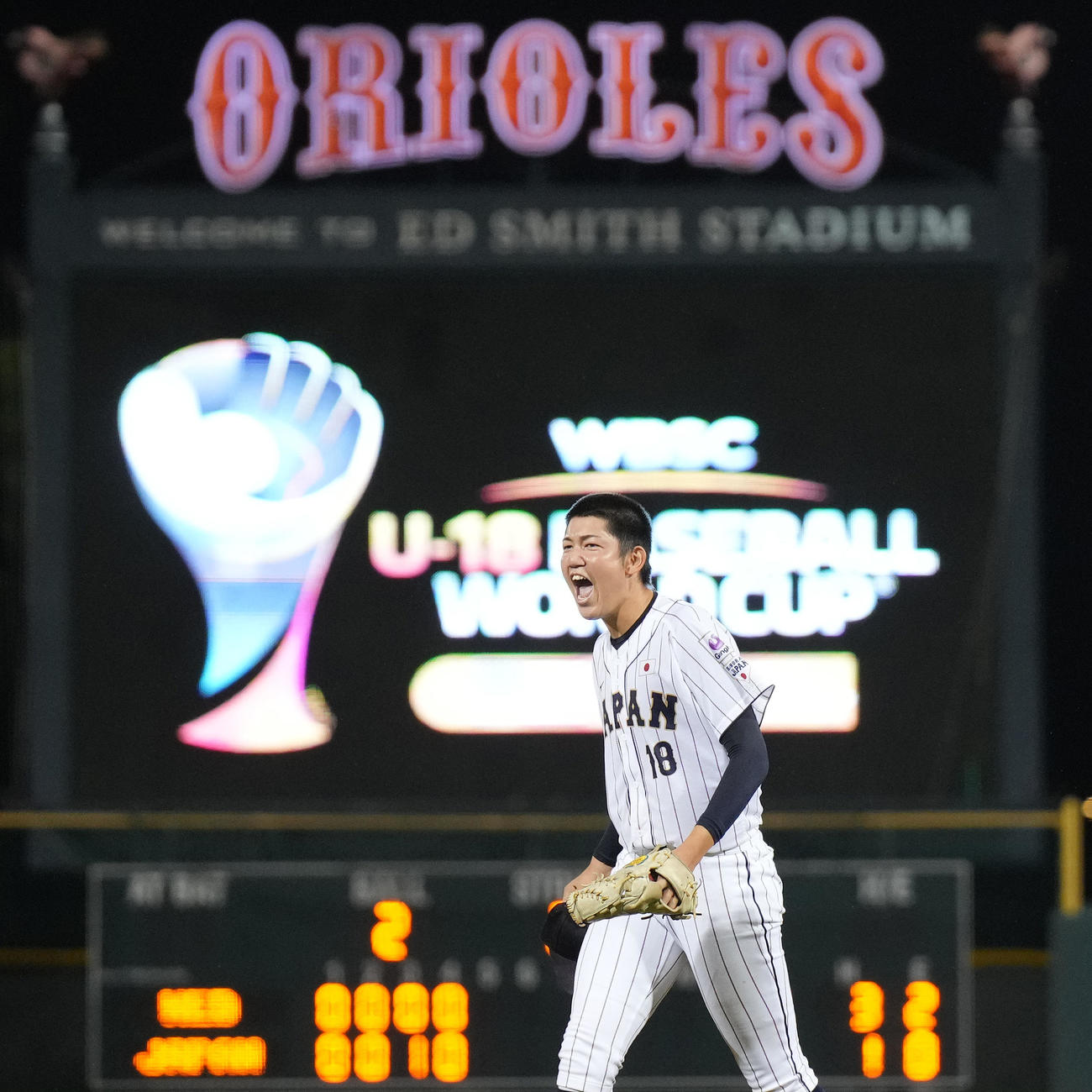U18W杯スーパーラウンド日本対オランダ　5回を投げ終え、雄たけびを上げる川原（撮影・菅敏）