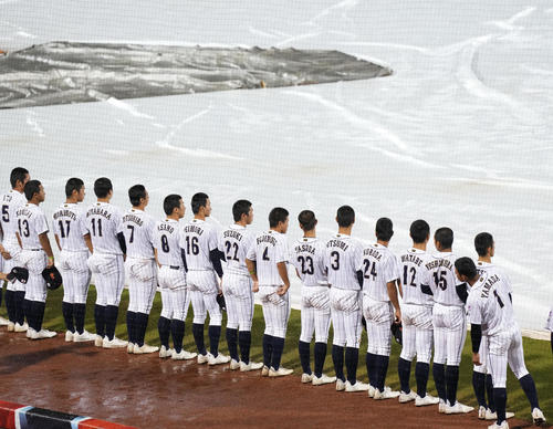 U18W杯スーパーラウンド日本対オランダ ゲームセットとなりフィールドに整列する日本の選手たち(撮影・菅敏)