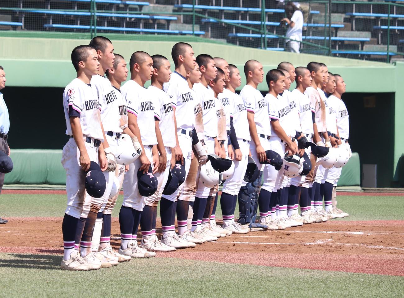 宇都宮商対国学院栃木　3時間を超える激戦を制した国学院栃木ナイン（撮影・阿部泰斉）