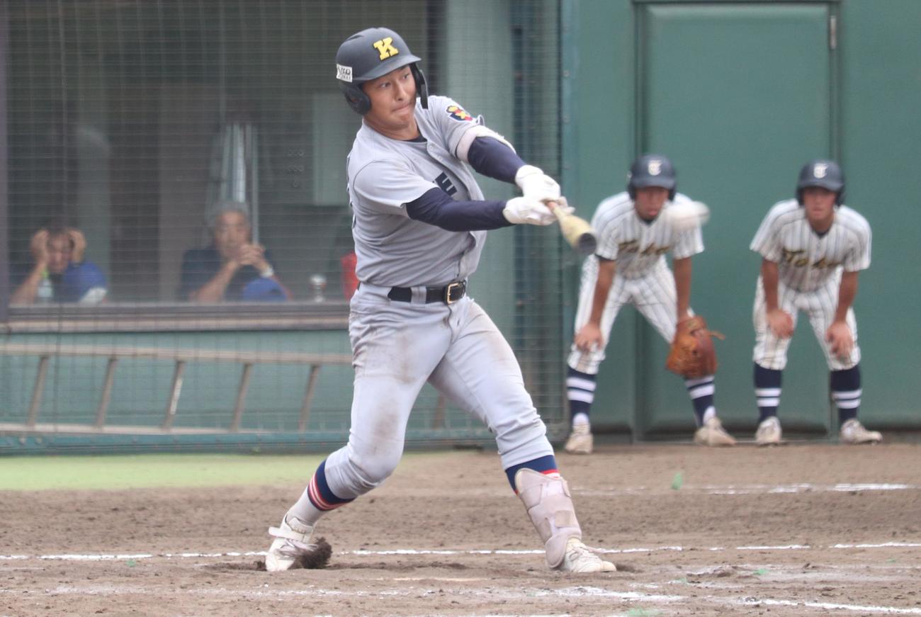 7回裏慶応2死二塁、左前打を放つ清原（撮影・阿部泰斉）