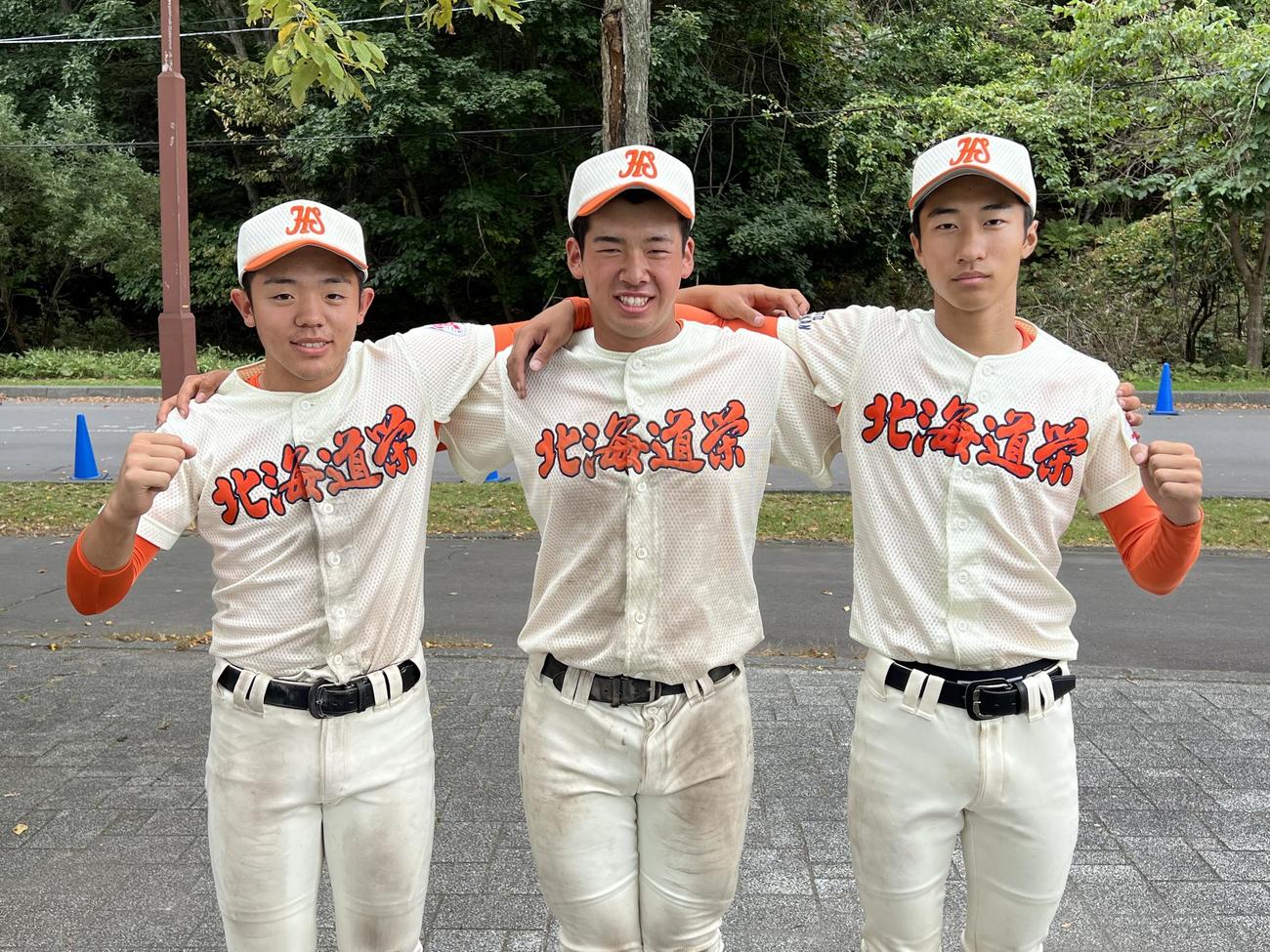 代打出場で結果を出した（左から）渡辺、渡部、福島（撮影・石井翔太）