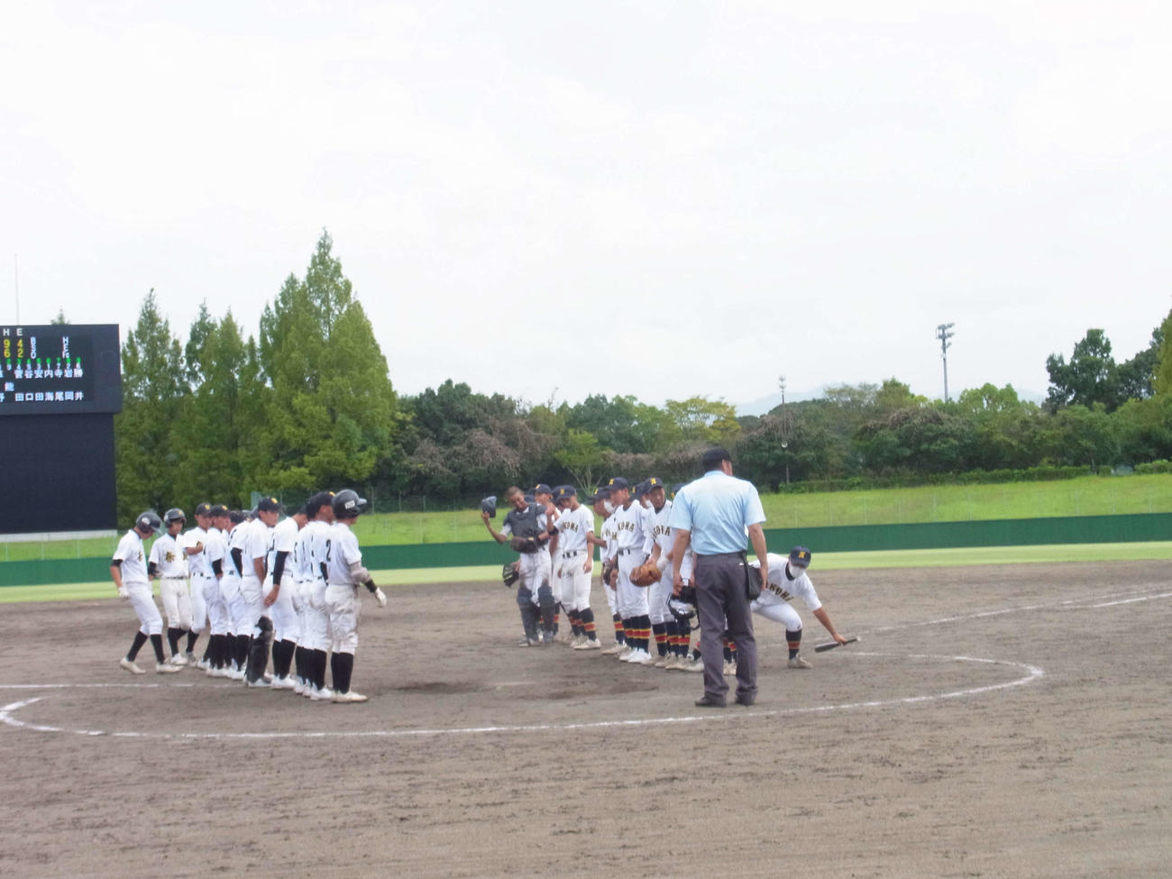 秋の奈良県大会初戦で逆転勝ちした生駒ナイン（撮影・堀まどか）