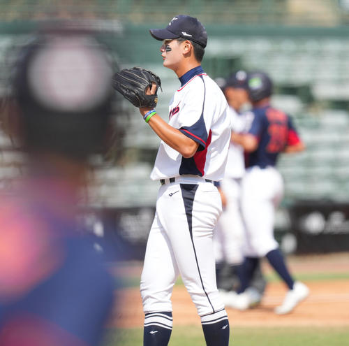 日本対韓国　2回表日本1死満塁、黒田に押し出しの四球を許すキム（撮影・菅敏）