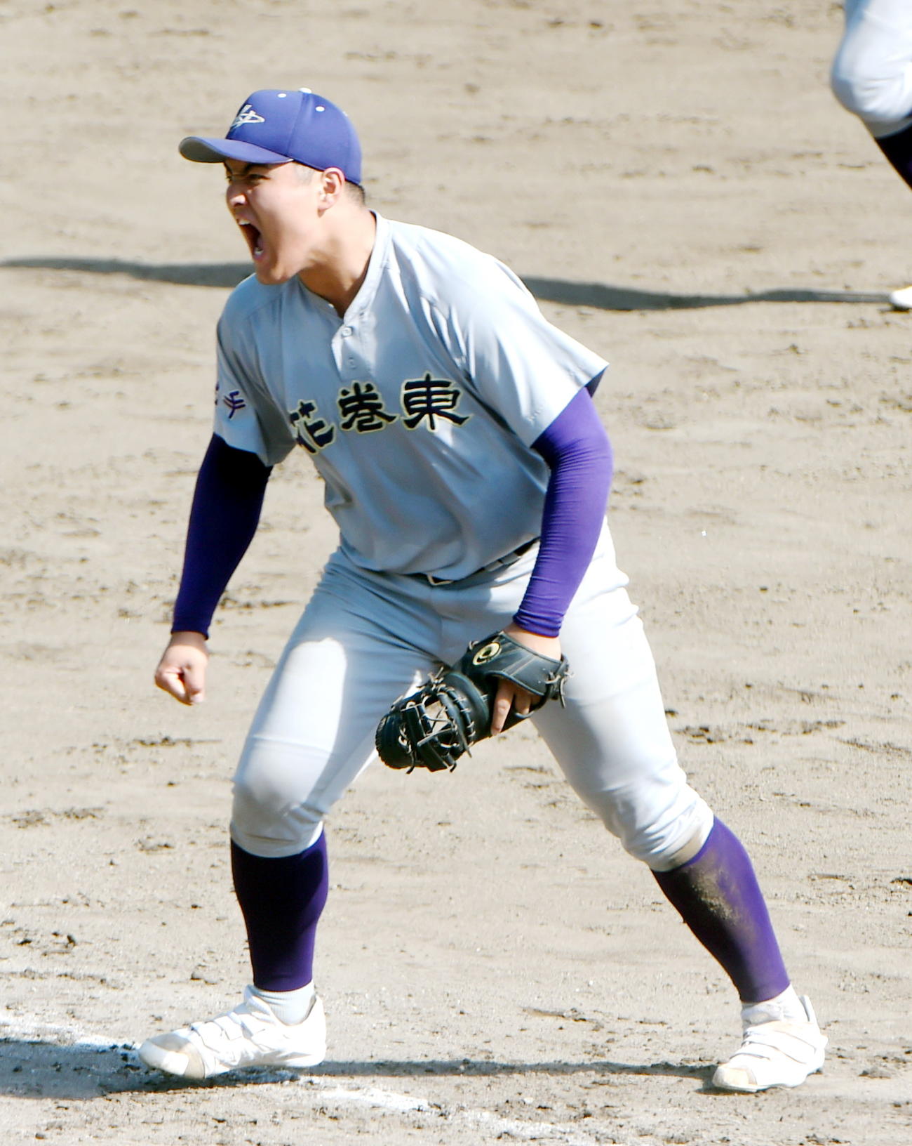 一関学院対花巻東　3回表一関学院2死一、二塁、ピンチを切り抜けて雄たけびを上げる花巻東・佐々木麟（撮影・山田愛斗）