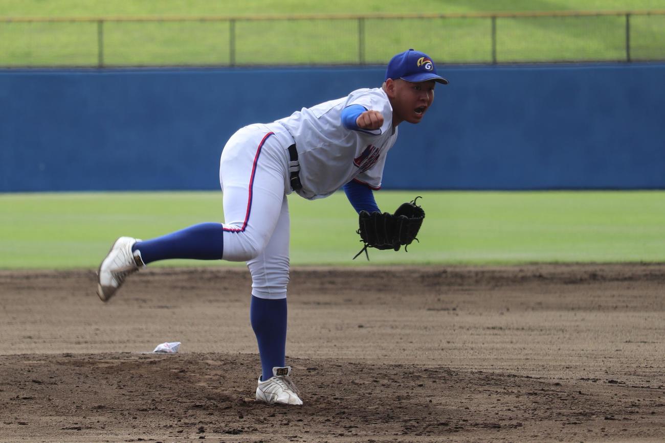 4安打2失点と好投しながらも敗戦した明秀学園日立・先発のエース近藤（撮影・保坂淑子）