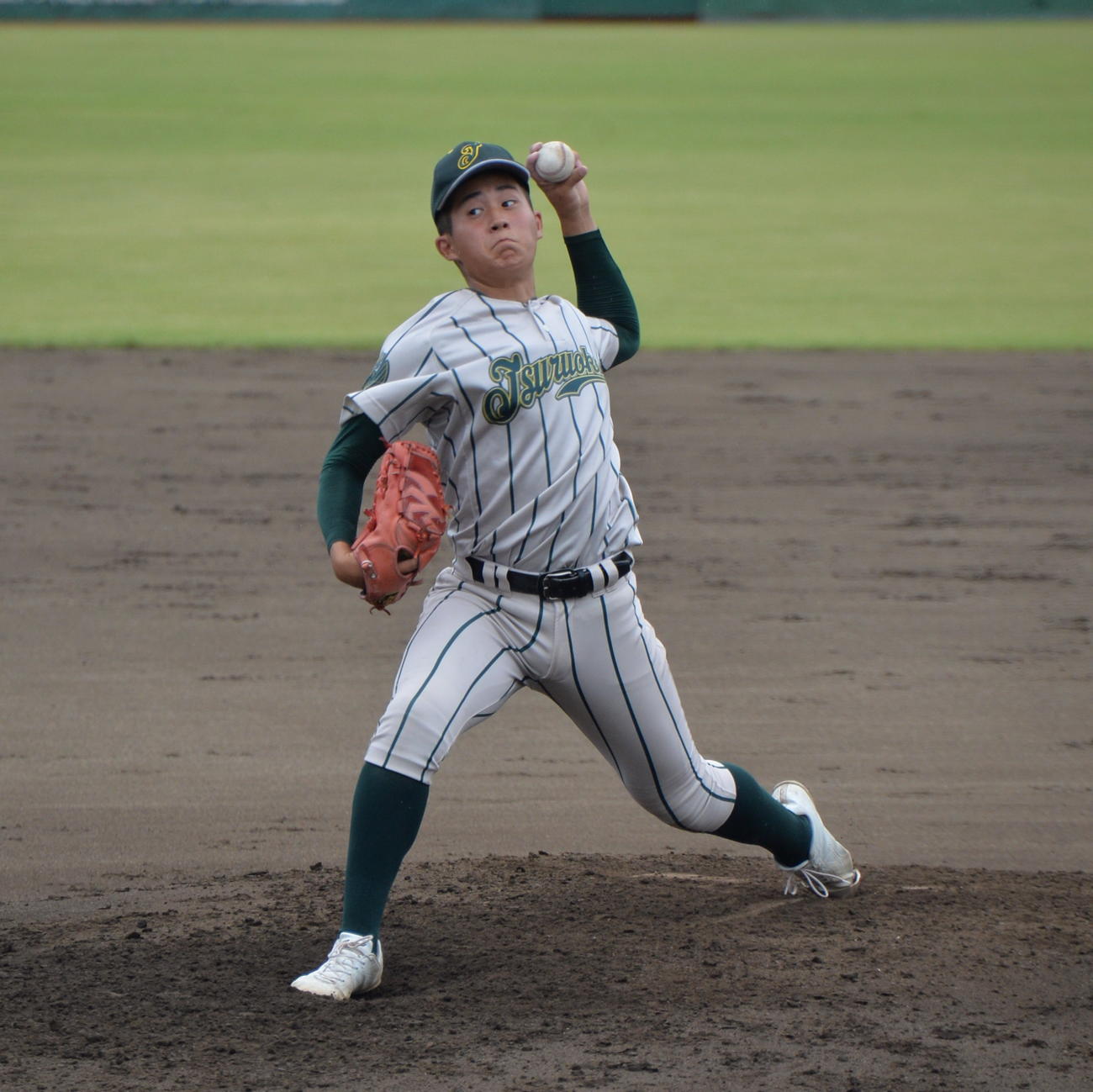 6回を3安打無失点の鶴岡東・三好