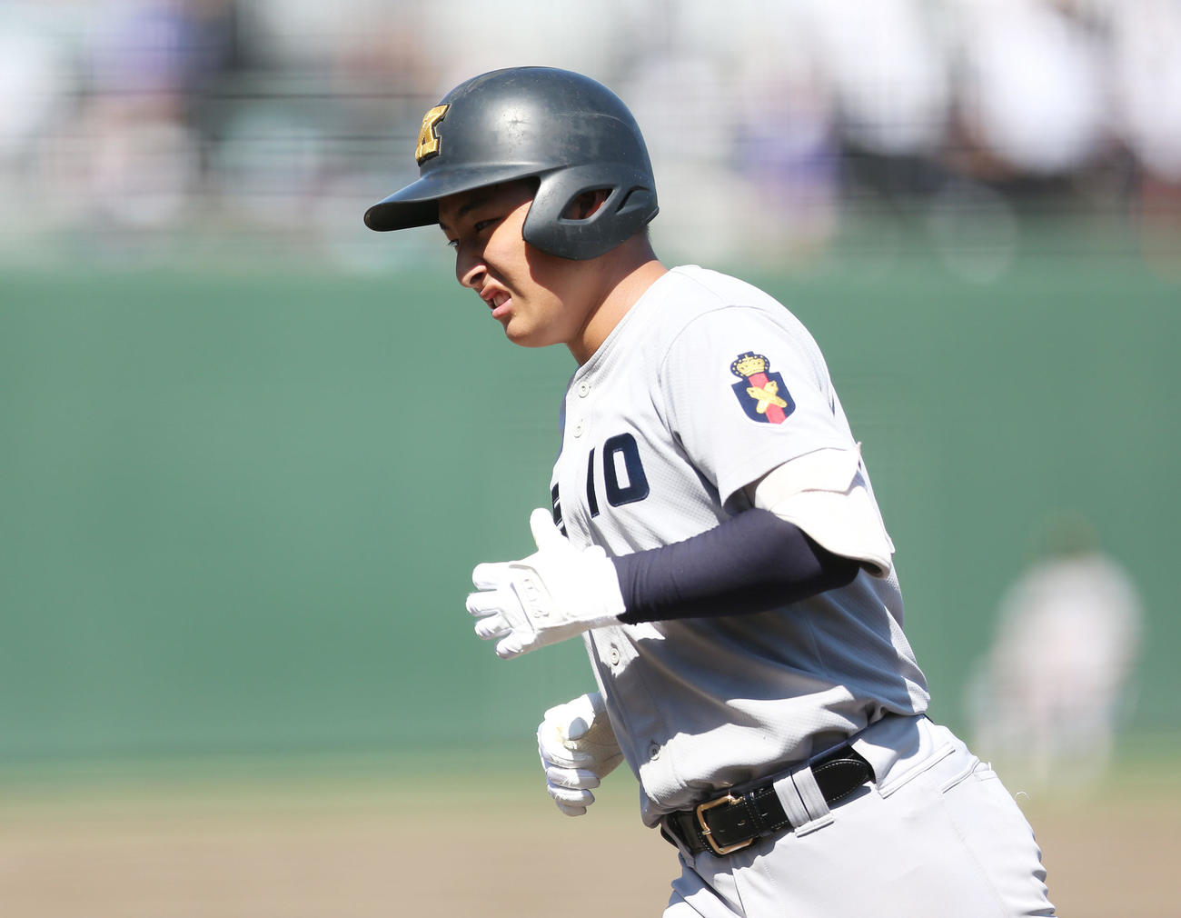 慶応対日大藤沢　2回表慶応1死二塁、打つも二ゴロになり悔しさを滲ます清原（撮影・宮地輝）