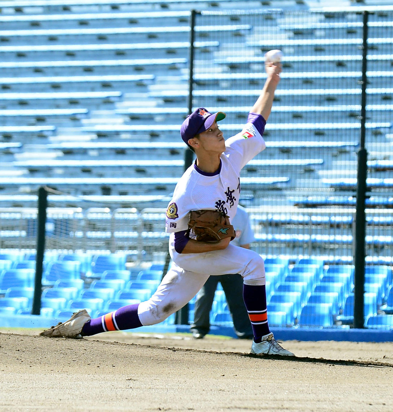 力投する常葉大橘・杉田