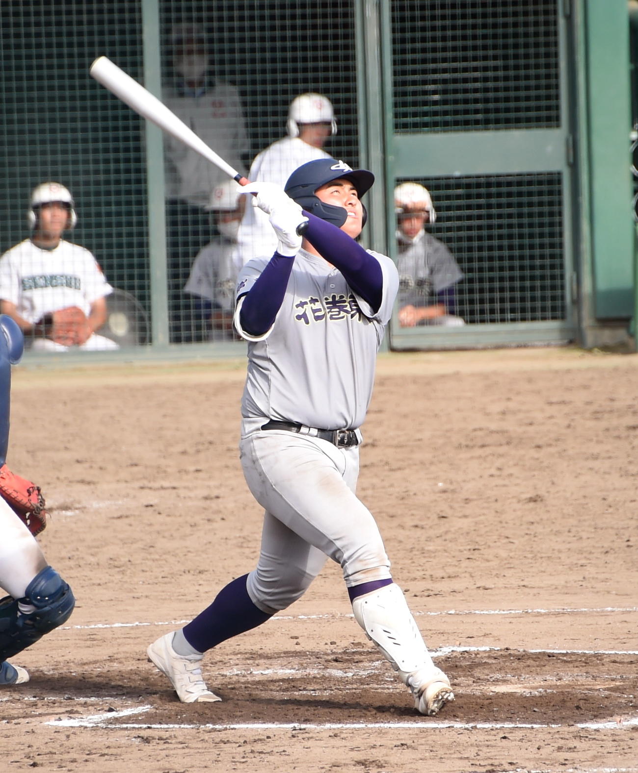 専大北上対花巻東　6回裏花巻東1死、高校通算90号となる右越えソロを放つ佐々木麟（撮影・山田愛斗）
