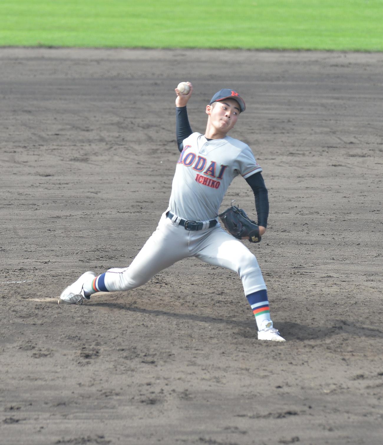 2番手で登板し6回2／3を4安打1失点と好投した八戸工大一・斎藤