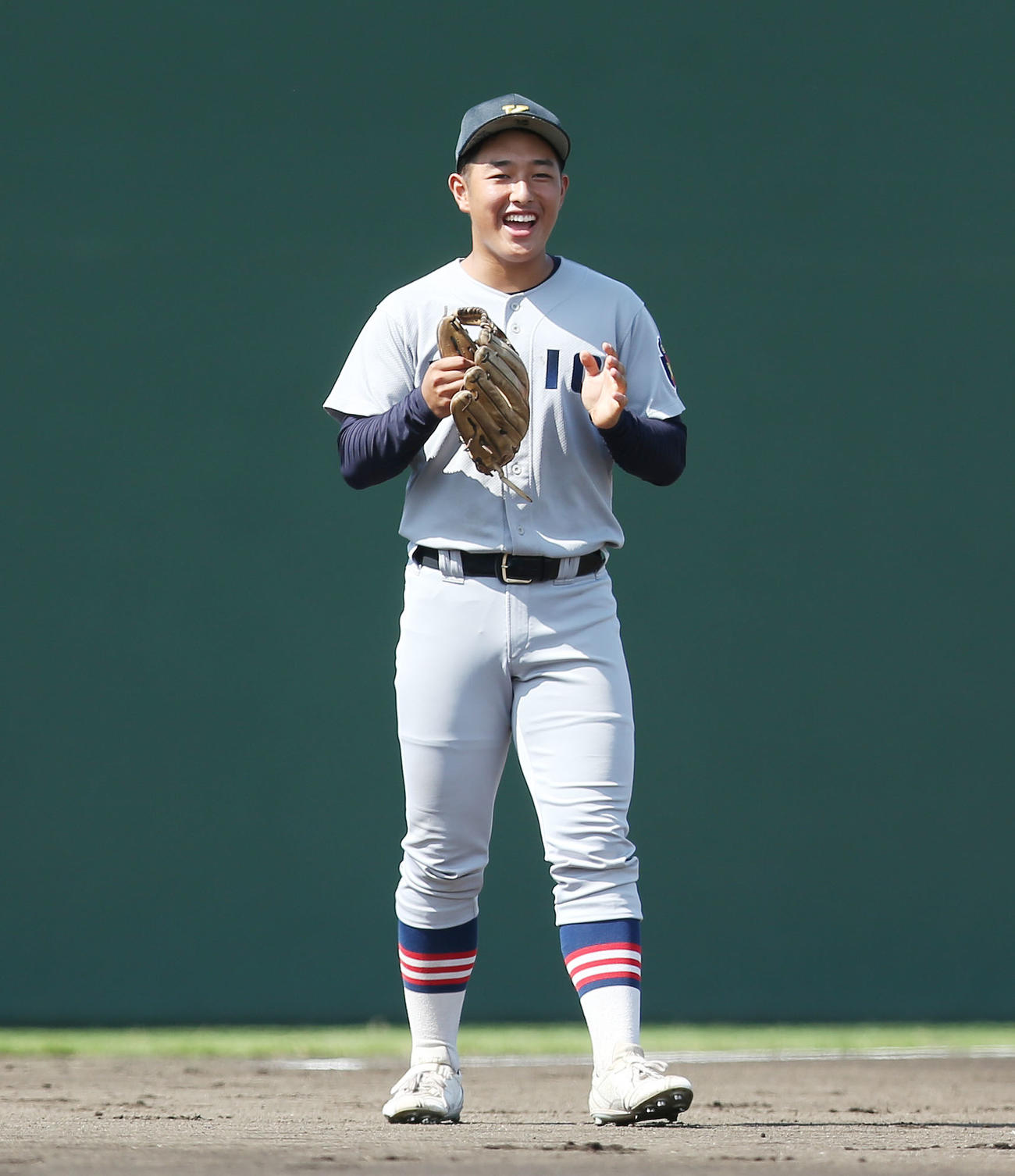 横浜対慶応　試合前、声を出して盛り上げる清原（撮影・宮地輝）