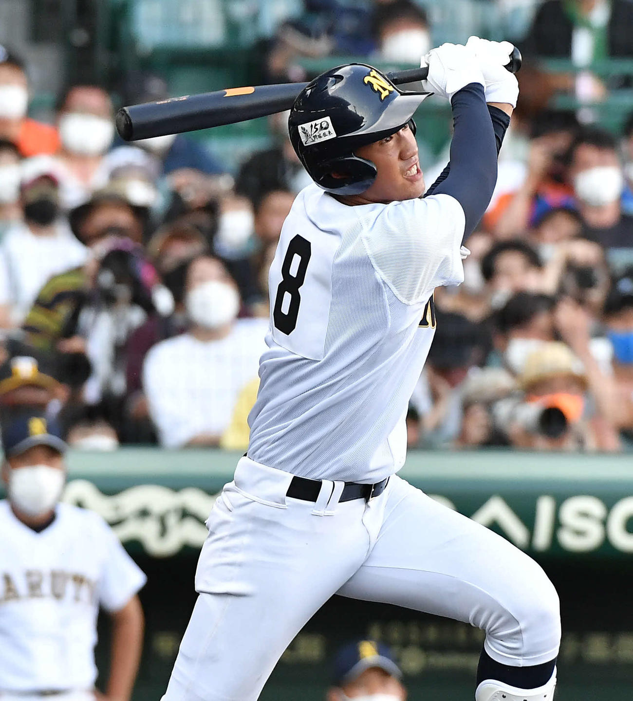 鳴門対近江　1回表鳴門2死一塁、前田は先制の右越え三塁打を放つ（撮影・岩下翔太）