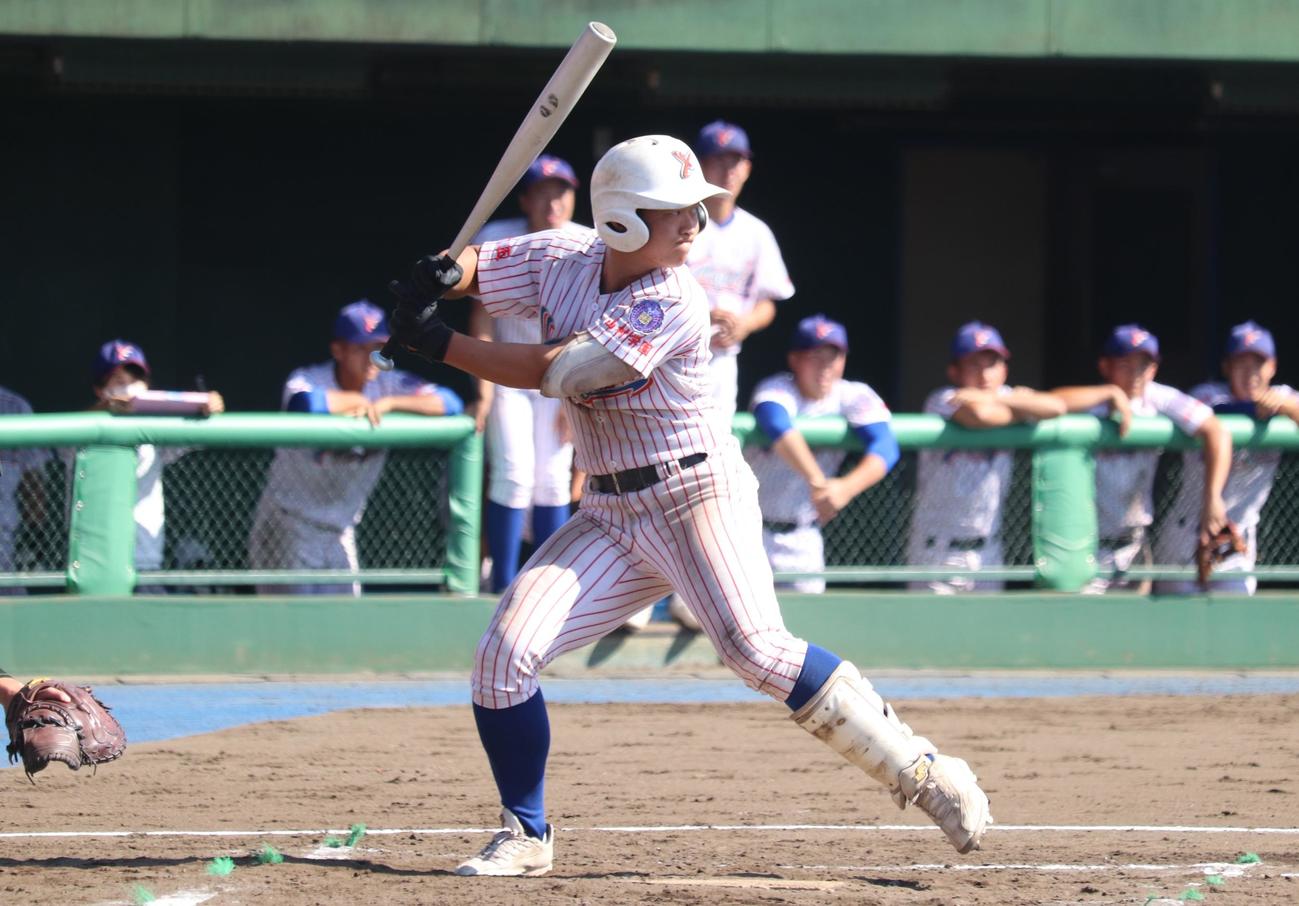 山村学園対東農大三　4回表山村学園2死一、二塁、3番の加藤（撮影・阿部泰斉）