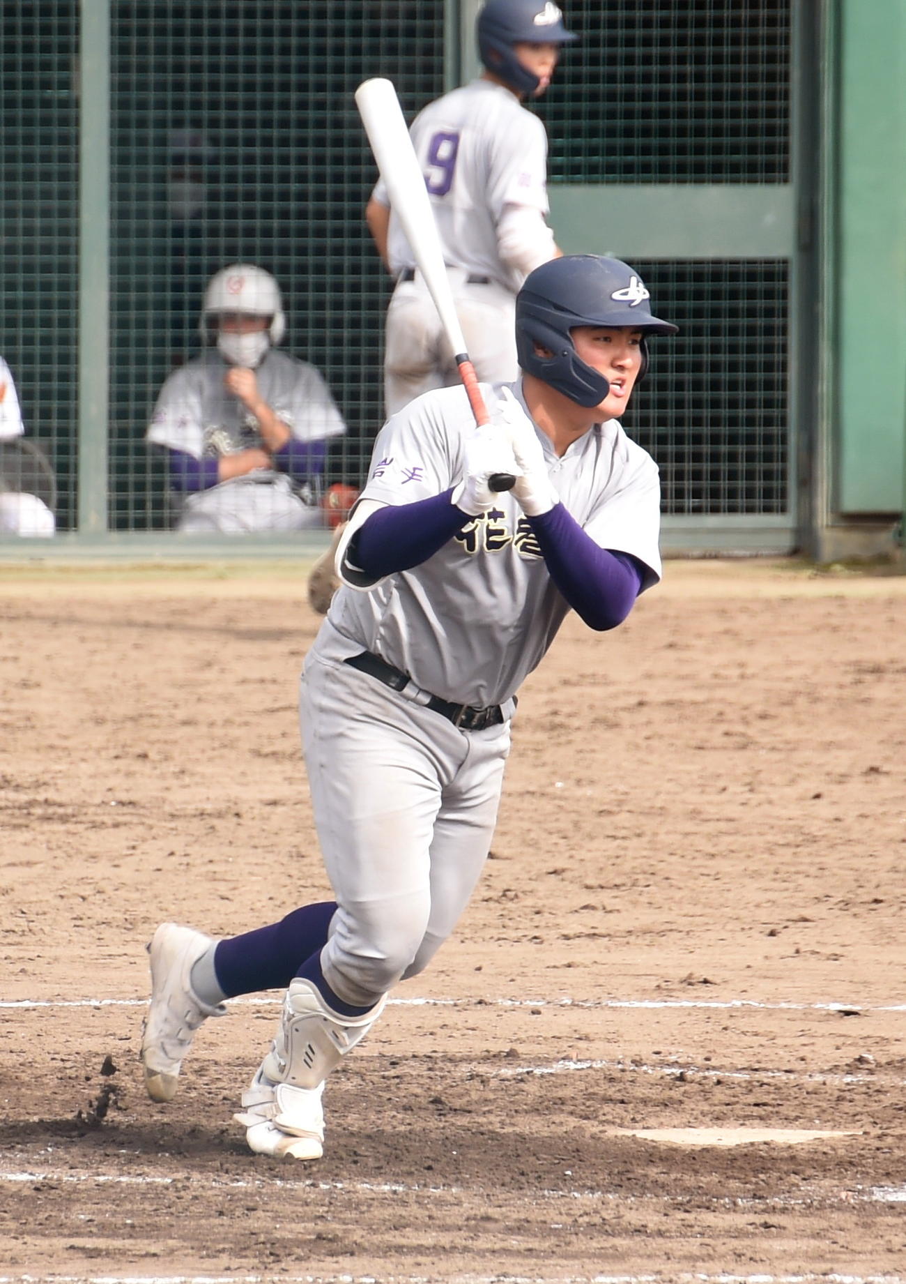 専大北上対花巻東　2回裏花巻東1死二、三塁、右前適時打を放つ佐々木麟太郎（22年9月26日撮影）
