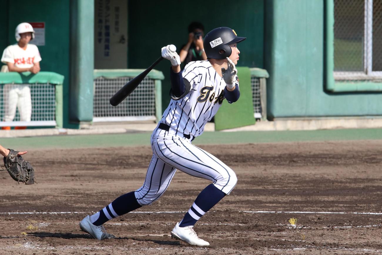 二塁打3本を含む4安打の阿部（撮影・石井翔太）