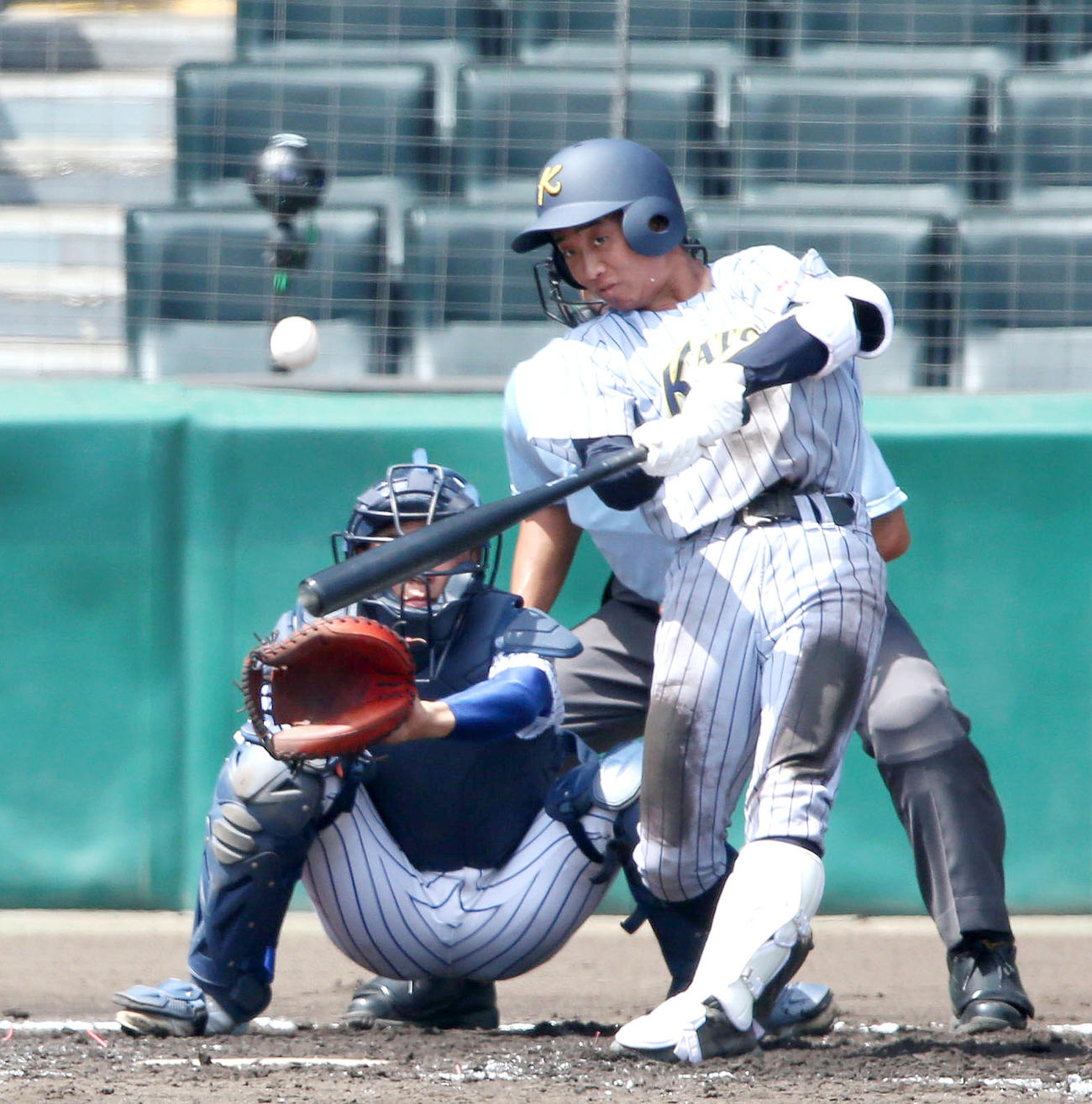 20年8月12日、甲子園交流試合、鹿児島城西対加藤学園　3回裏、三塁打を放つ加藤学園・太田圭哉