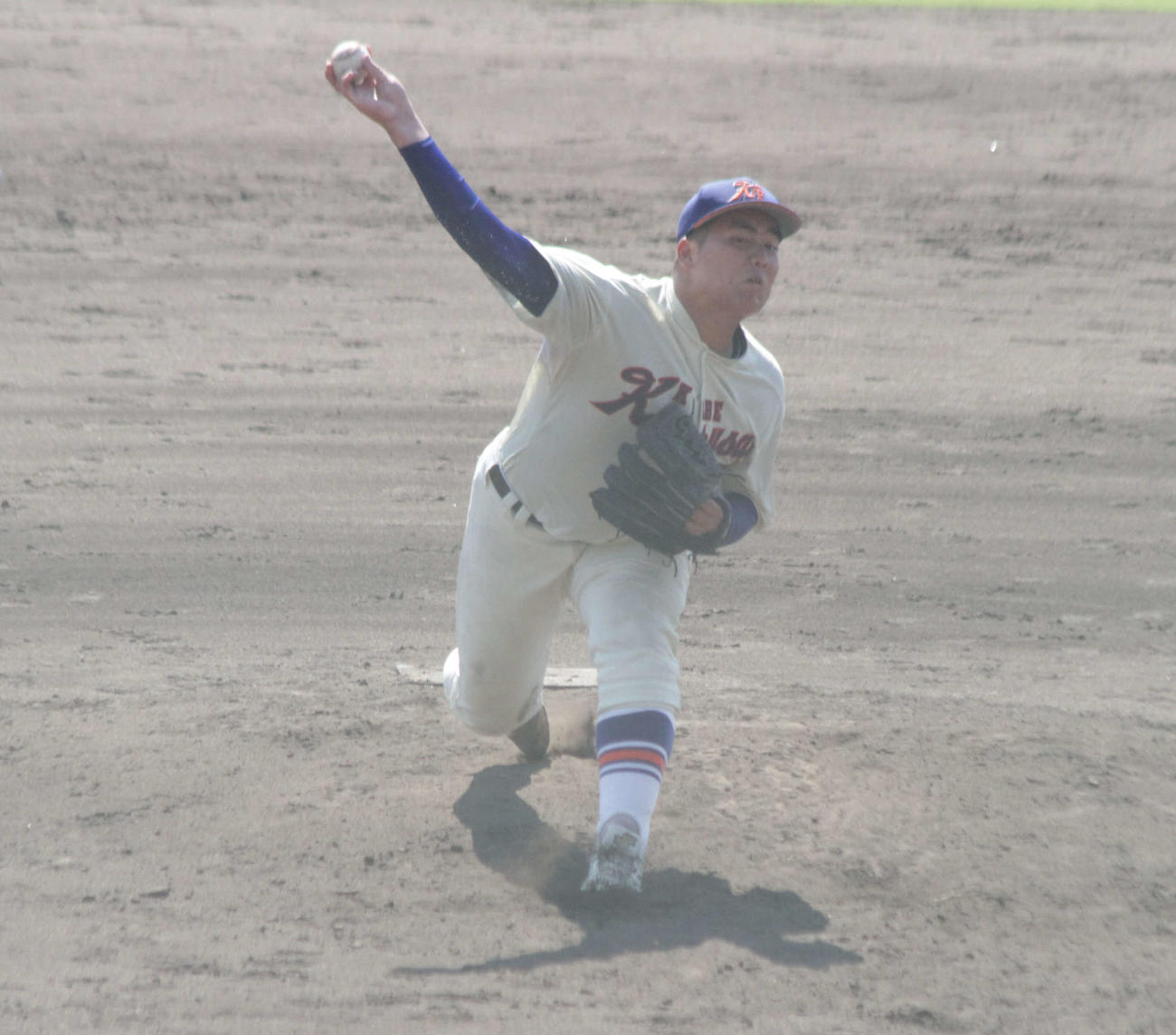 社対神戸国際大付　神戸国際大付の津嘉山憲志郎投手は先発で力投した（撮影・酒井俊作）