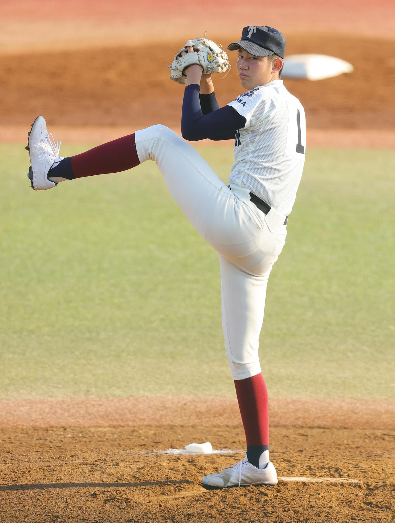 仙台育英対大阪桐蔭　力投する大阪桐蔭先発の川原（撮影・野上伸悟）