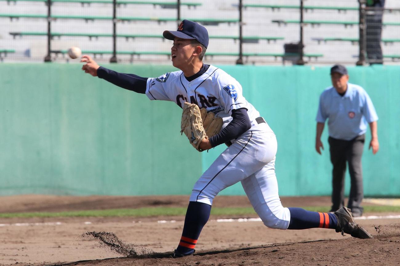 1失点で完投したクラークの新岡（撮影・石井翔太）
