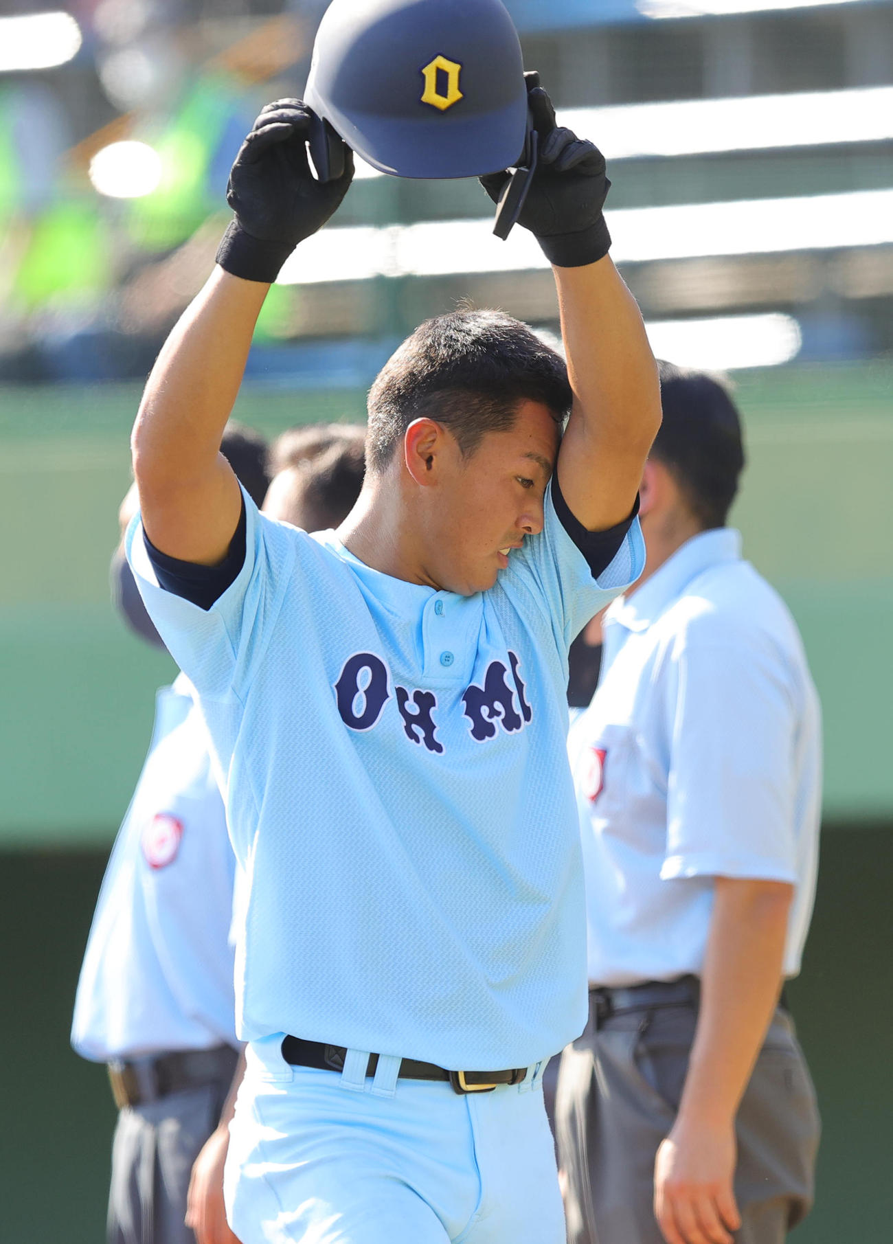 国学院栃木対近江　初戦で敗れ無念の表情で引き揚げる近江・山田（撮影・野上伸悟）