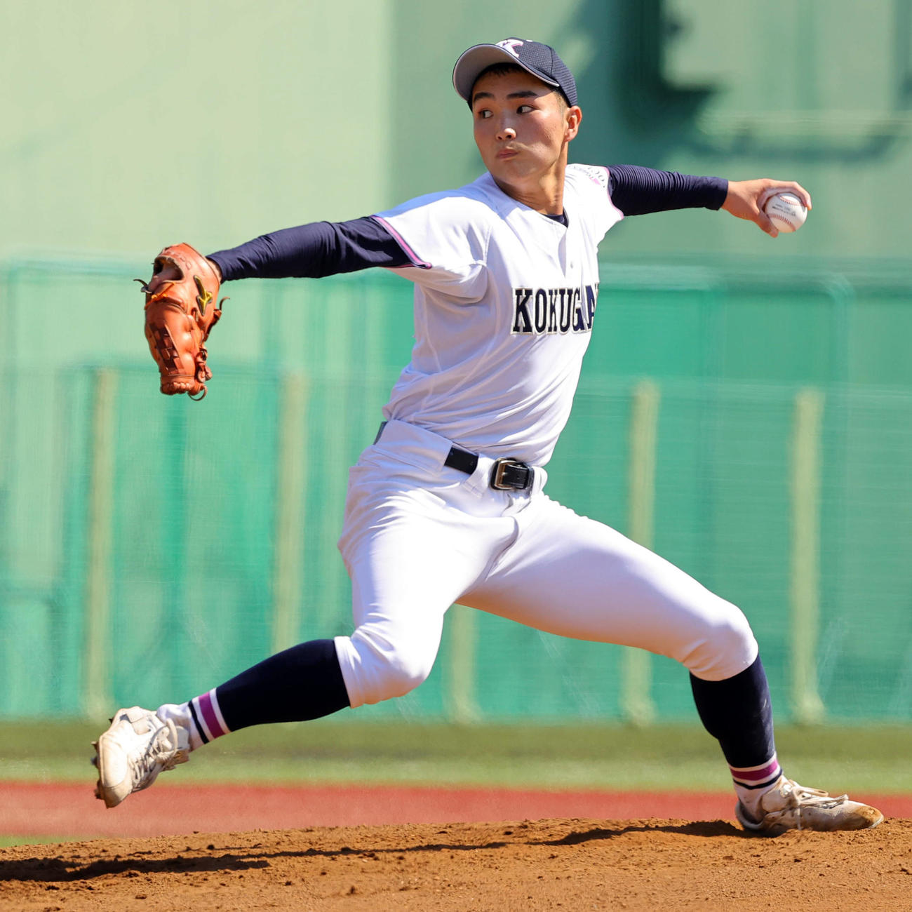 国学院栃木対近江　力投する国学院栃木先発の中沢（撮影・野上伸悟）