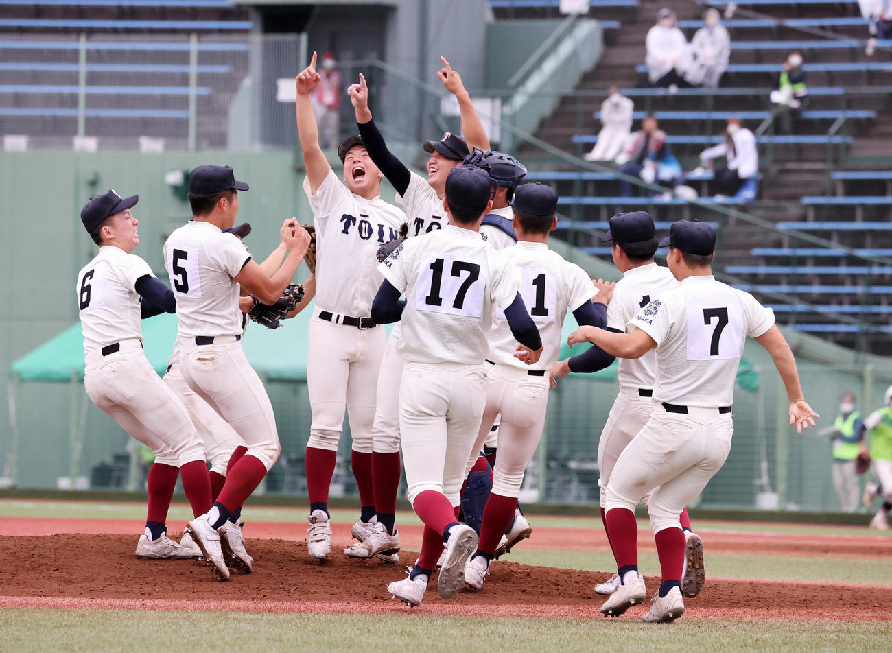 聖光学院対大阪桐蔭　聖光学院対大阪桐蔭　優勝し喜ぶ大阪桐蔭の選手たち（撮影・鈴木正人）