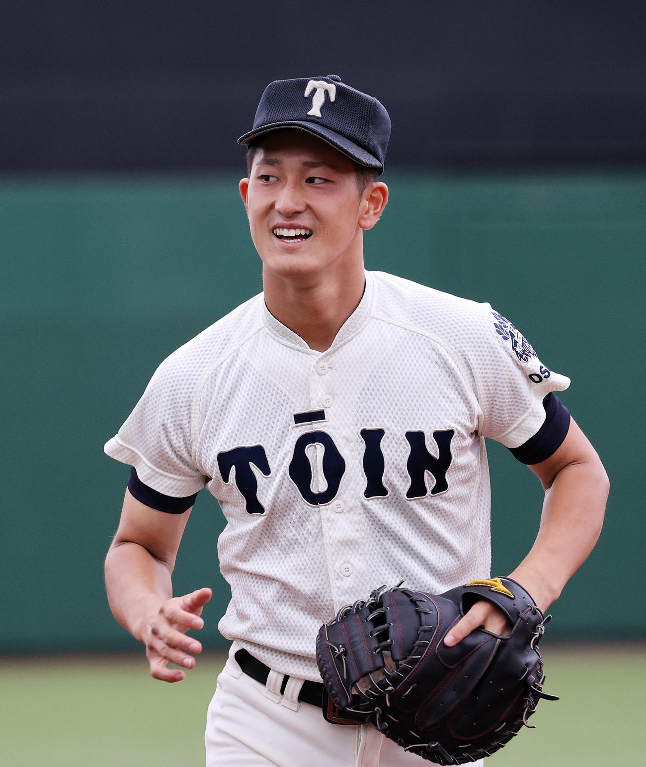 聖光学院対大阪桐蔭　試合前練習を終え笑顔で引き揚げる大阪桐蔭・松尾（撮影・鈴木正人）