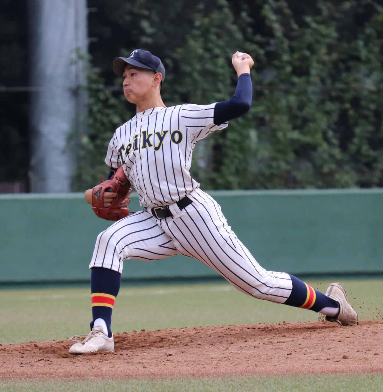 豊多摩対帝京　2番手で力投する帝京・安藤（撮影・星夏穂）