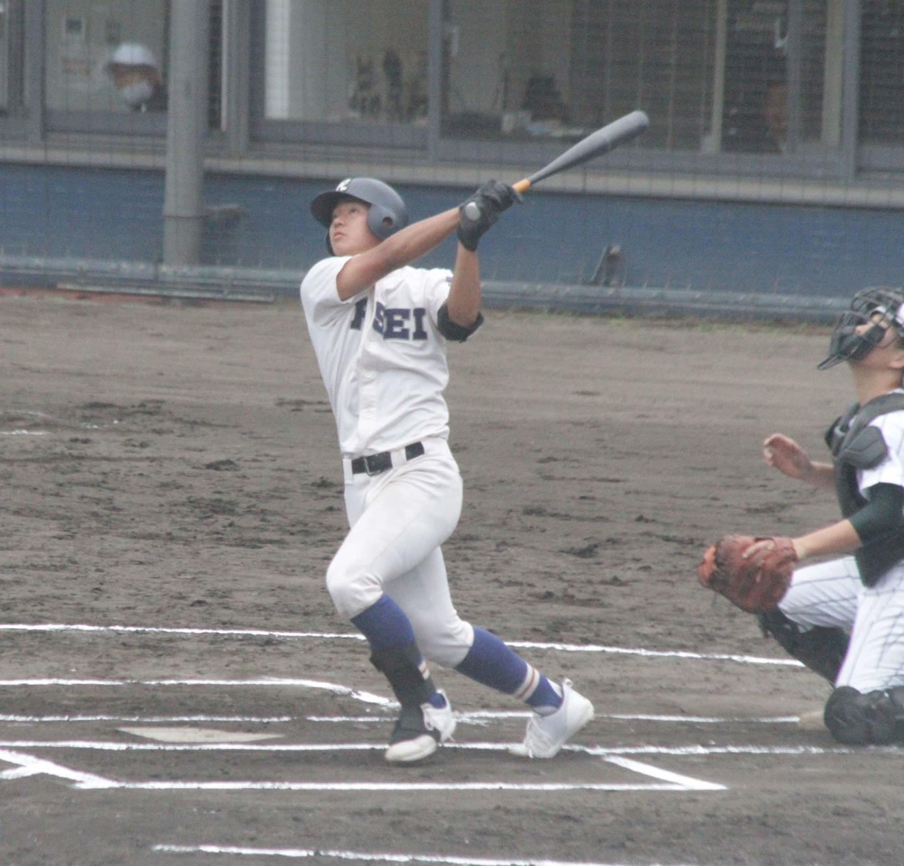 履正社対箕面学園　履正社・森田大翔内野手は6回、2打席連続本塁打を左翼に放った（撮影・酒井俊作）