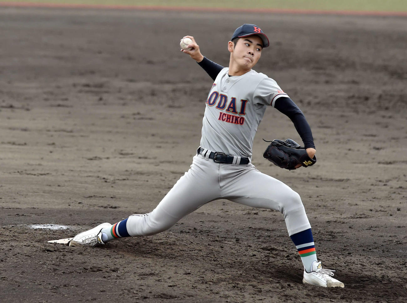 八戸工大一対東北　力投する八戸工大一・斎藤（撮影・相沢孔志）