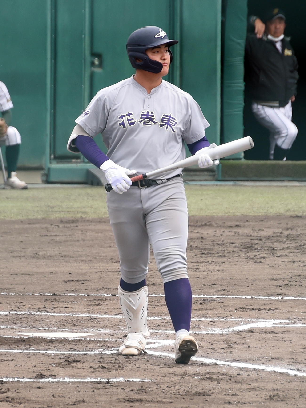 鶴岡東対花巻東　1回裏花巻東2死、見逃し三振に倒れる佐々木麟（撮影・山田愛斗）