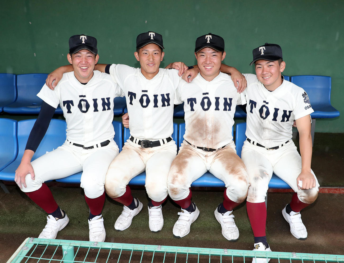 聖光学院対大阪桐蔭　栃木国体で優勝し笑顔の大阪桐蔭の選手たち。左から川原、松尾、海老根、星子（2022年10月5日撮影）