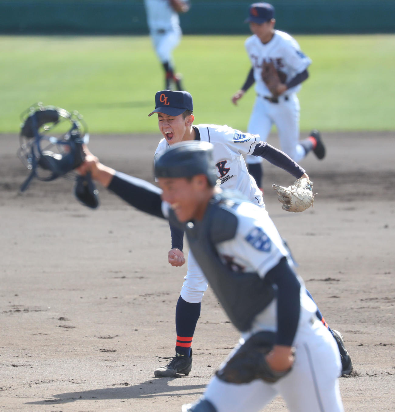 クラーク対北海　6回裏を無失点に抑え、ほえるクラーク・新岡（中央）（撮影・佐藤翔太）