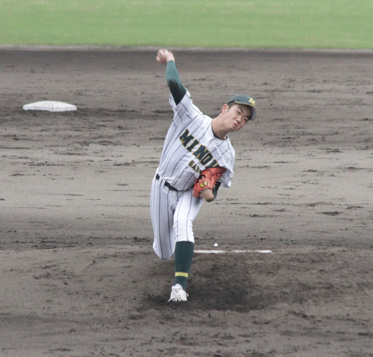 箕面学園対関西創価　箕面学園の先発、金沢悠人投手は9回完封の快投を演じた（撮影・酒井俊作）＝大阪シティ信用金庫スタジアム、2022年10月12日