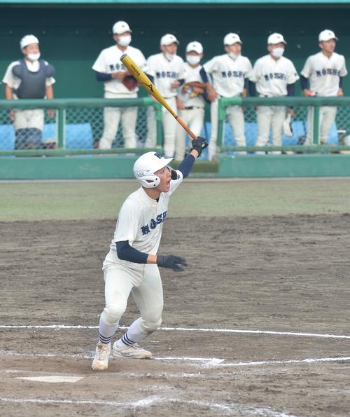 学法石川対能代松陽　12回裏能代松陽1死二塁、サヨナラ打を放つ森岡（撮影・佐藤究）