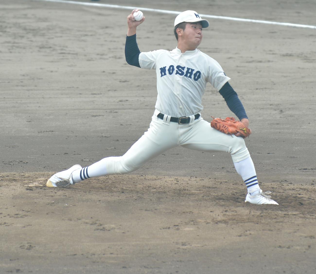 能代松陽対仙台育英　先発した能代松陽・斎藤（撮影・佐藤究）