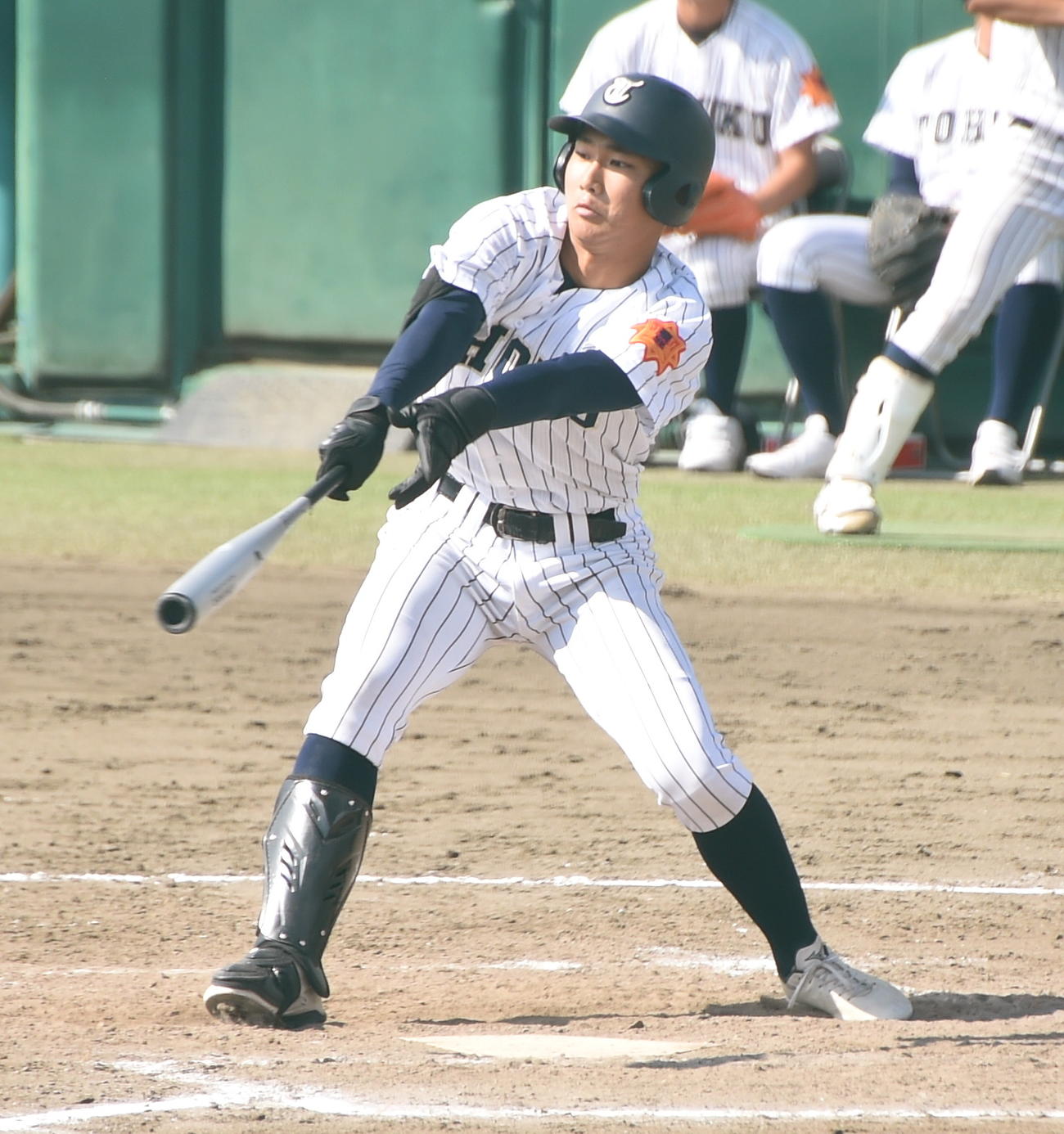 仙台育英対東北　4回裏東北2死満塁、右前2点適時打を放つ布川（撮影・山田愛斗）
