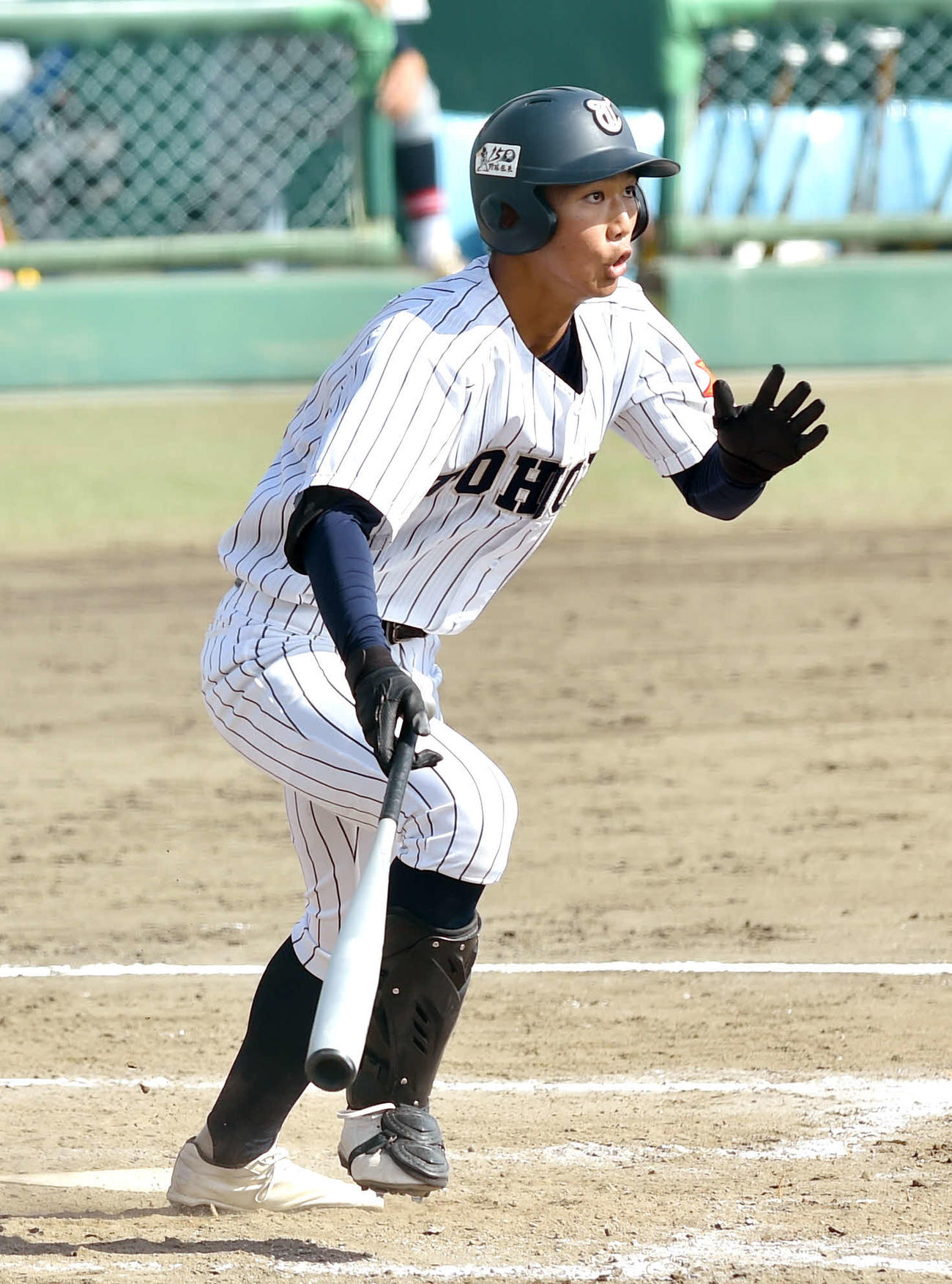 仙台育英対東北　4回裏東北2死満塁、右前2点適時打を放つ布川（撮影・相沢孔志）